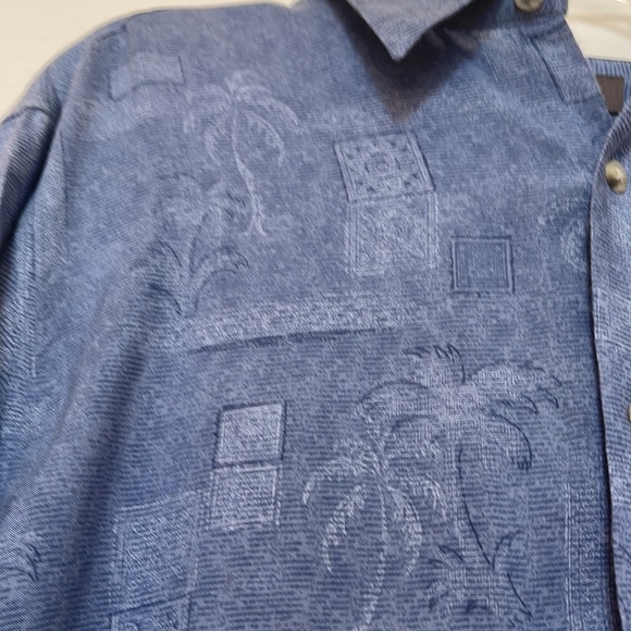 Croft & Barrow Mens Short Sleeves Shirt in Light Blue with slight Tropical Print - Picture 9 of 9